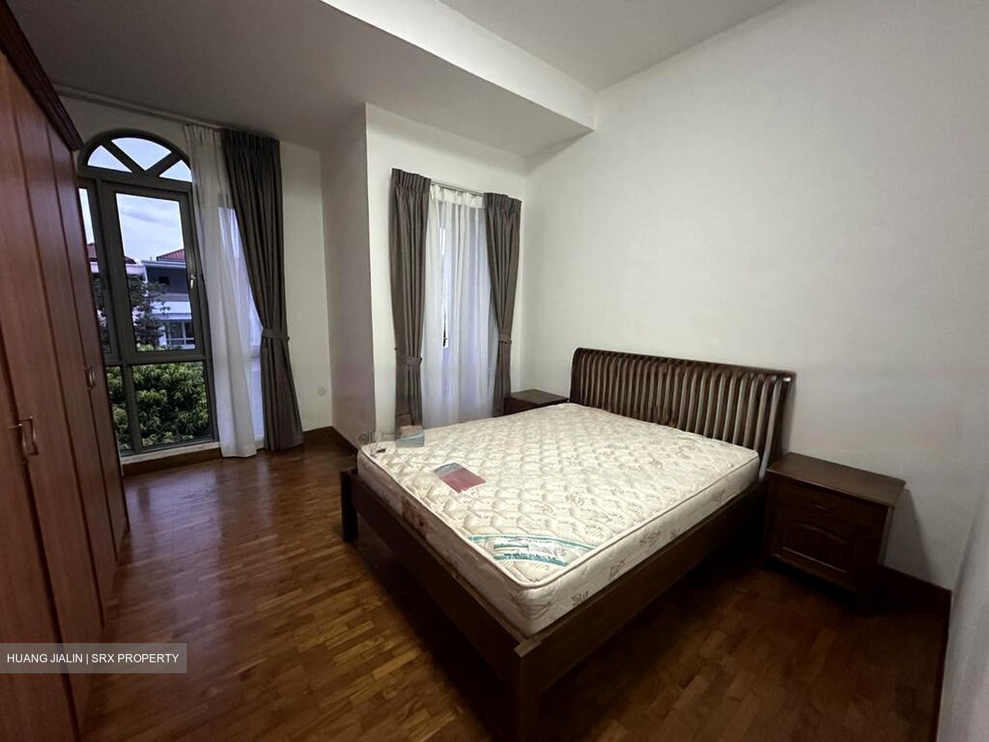 Dmanor (D16), Terrace #476766001